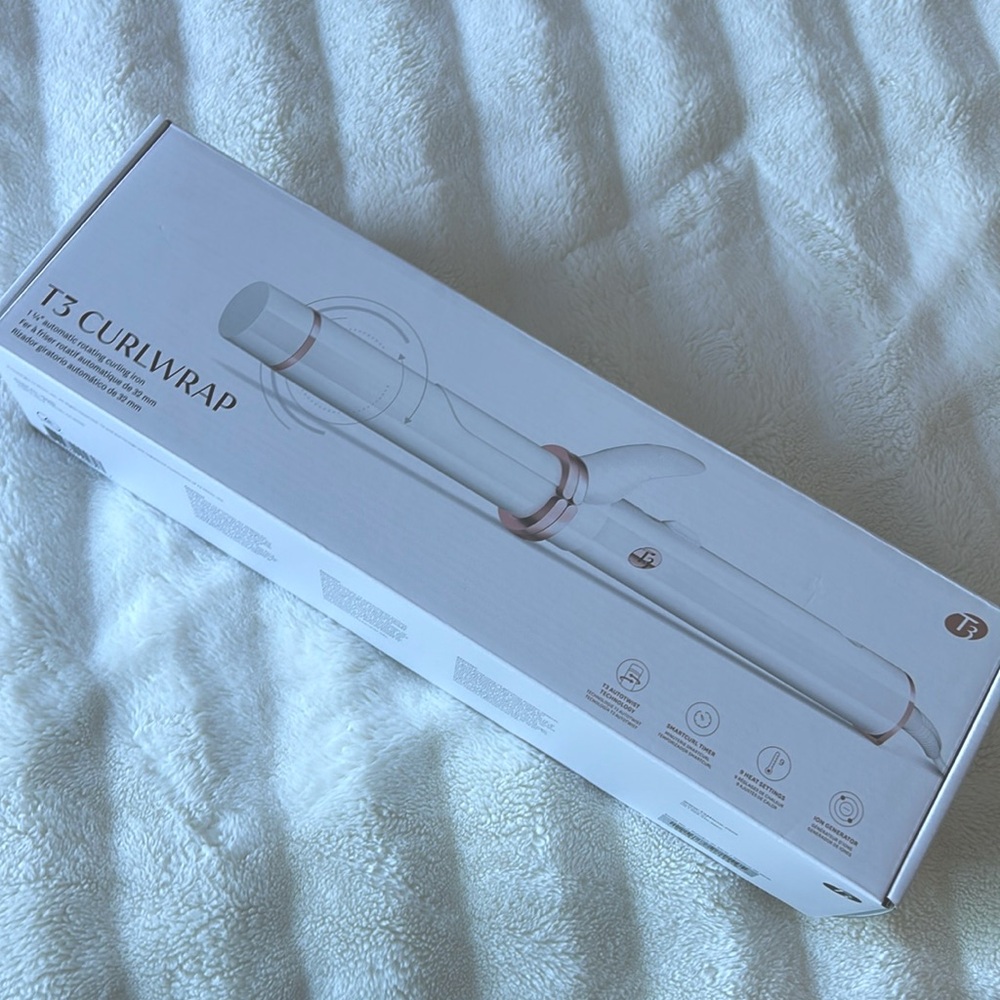 T3
CURLWRAP
1" - 1 ¼” Auto-Rotating Curling Iron

Just used a cou of times